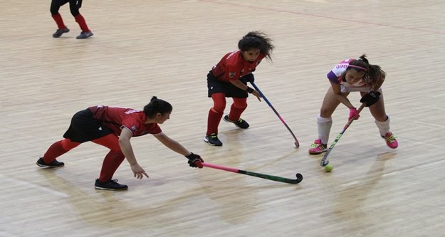 Kadınlar Salon Süper Lig müsabakaları başladı