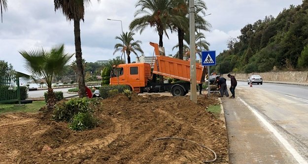 Karayolları şiddetli yağmurla savaşıyor