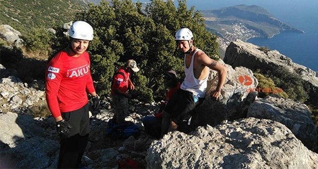 Kaybolan  İngiliz turistleri AKUT kurtardı