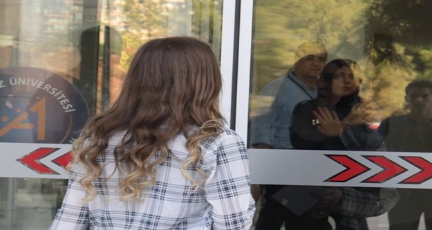 KPSS ön lisans sınavına geç kalan adayların üzüntüsü