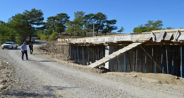 Manavgat Değirmenli’de köprü inşaatı yükseliyor