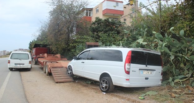 Minibüs tır dorsesine çarptı: 2 çocuk yaralı