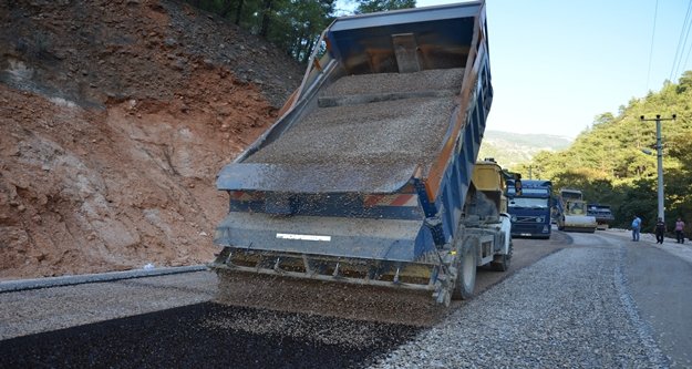 Antalya Büyükşehir Belediyesi’nden asfaltlama çalışması