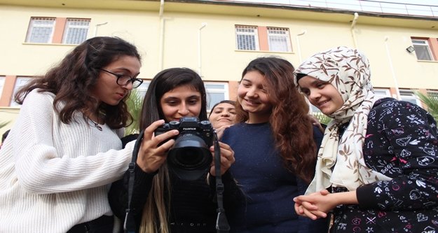 Polisden işitme engelli öğrencilere fotoğrafçılık eğitimi
