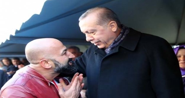 Tankları durduran adam komşuya geliyor