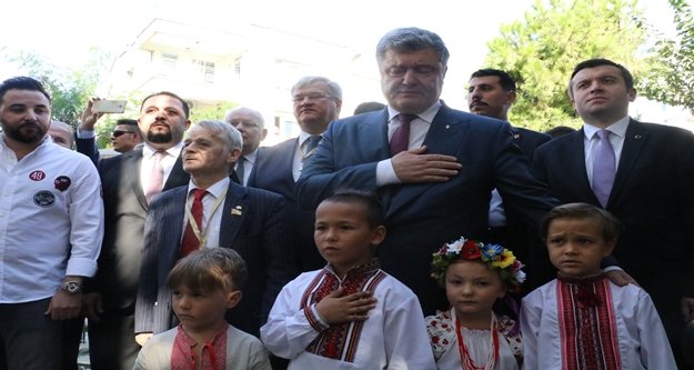 Ukrayna Cumhurbaşkanı Poroşenko’ya geleneksel karşılama