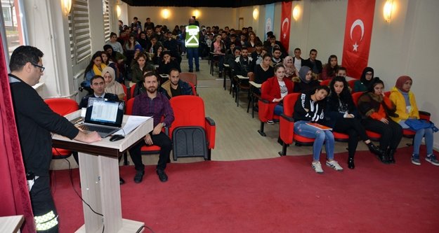 Üniversitelilere trafik kazalarına önlem semineri