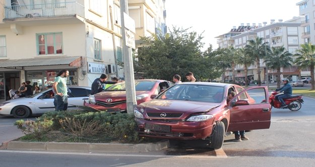 Yeni aldığı aracıyla 200 metre gidemeden kaza yaptı