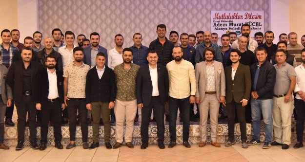 Yücel mahalle mahalle gençleri dinliyor