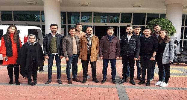 AHEP öğrencilerinden medya bağımlılığına karşı sergi