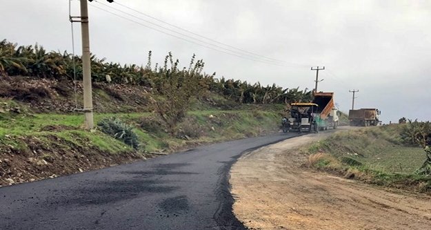 Alanya Belediyesi’nden Mahmutlar’a sıcak asfalt