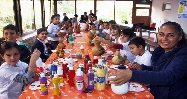 Alanya'da minikler  Quilling öğreniyor