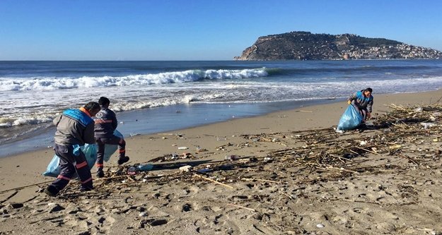 Alanya plajları sörf için hazırlanıyor