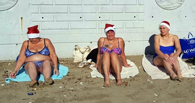 Alanya’da İsveçli anneannelerin plaj keyfi