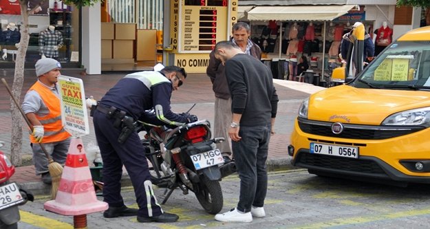 Alanya’da kaldırım işgaline ceza yağdı
