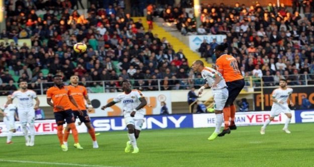 Alanyaspor liderden  bir puan aldı