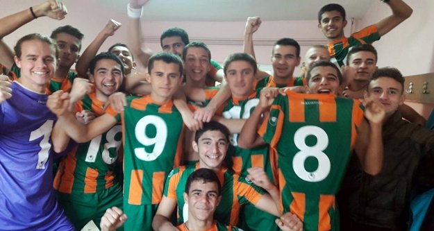 Alanyaspor'un altyapısında galibiyet sevinci