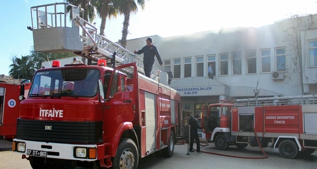 AÜ’de korkutan yangın!
