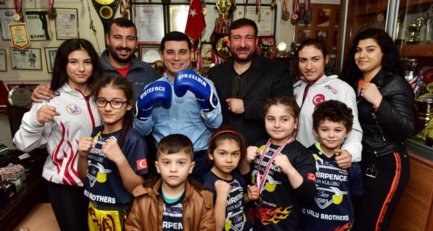 Başkan Tütüncü başarılı sporcuları kutladı