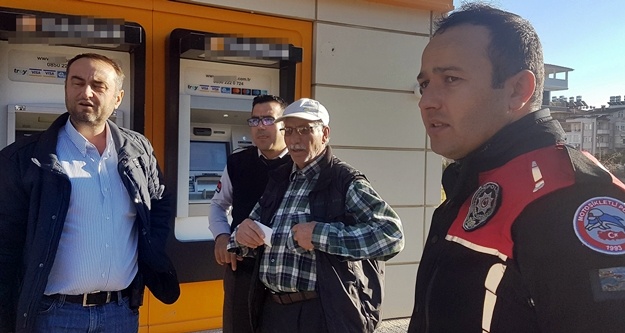 Güvenlik görevlisi bankadaki telefon dolandırıcılığını önledi