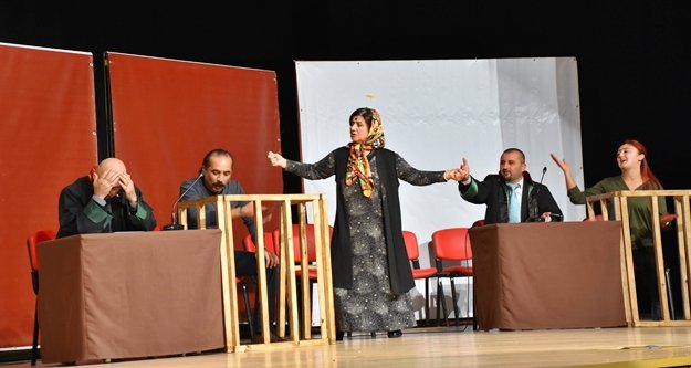 Halk tiyatrosu seyirciyle buluştu