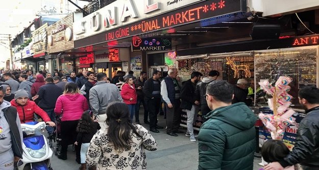 Hayalleri için uzun kuyruklar oluşturdular