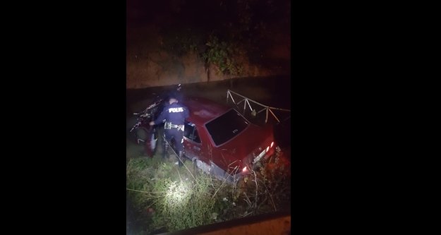 Hırsızlıktan aranan kişi aracıyla su kanalına uçtu