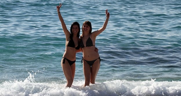 Kara kışa inat Alanya'da deniz keyfi