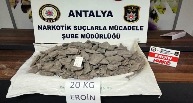 Kargoyla uyuşturucu ticareti polise takıldı