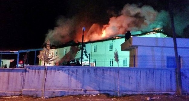 Komşudaki hastanede yangın paniği!