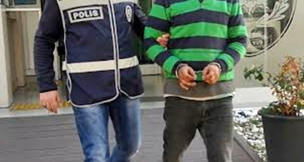 Oto hırsızı polisten kaçamadı