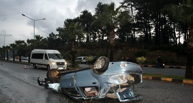 Alanya plakalı araç takla attı: 2 yaralı var