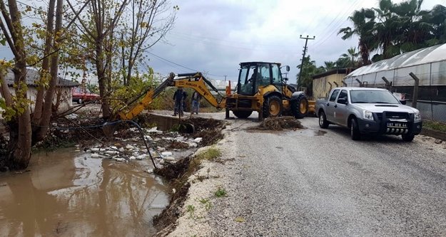 Sağnak yağış hayatı felç etti