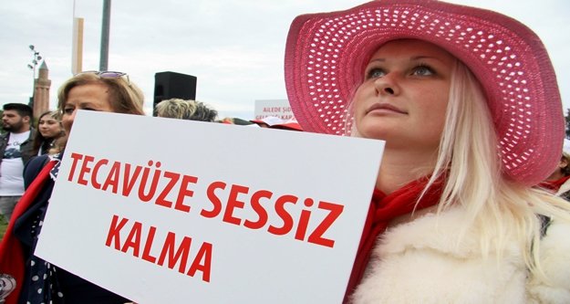 Tecavüzü kınamak için sokağa çıktılar