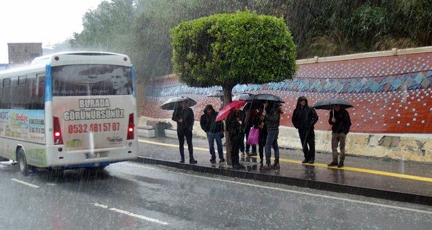 Turizm çalışanlarının yağmur çilesi