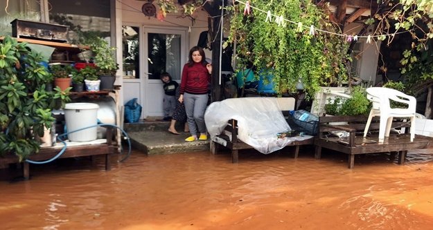 Turizm cennetini sel vurdu