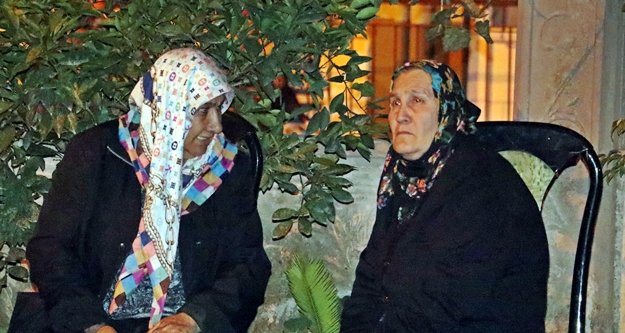 Yangına kardeşinin evinde yakalandı