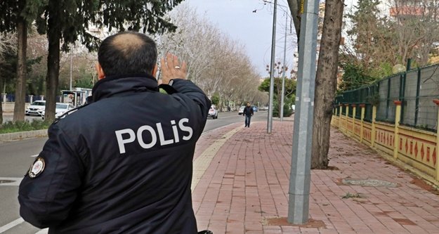 Ağaç gövdesinden gelen ses polisi alarma geçirdi!