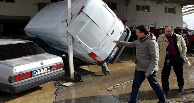 AK Partili milletvekili afet bölgesindeydi