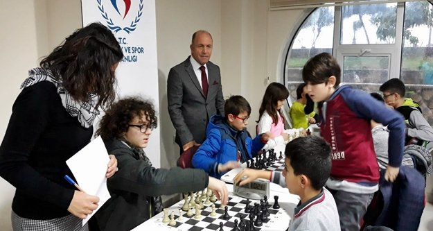Alanya'da genç satranççılar ödüllendirildi