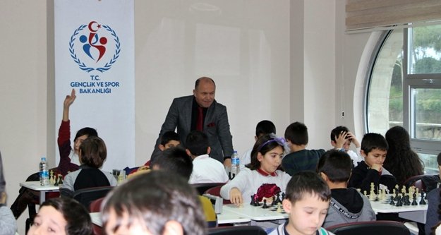 Alanya'da satranç turnuvasına yoğun ilgi