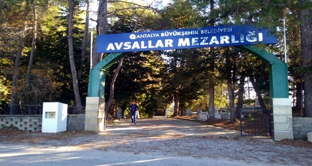 Alanya'daki mezarlıklar bakıma alındı