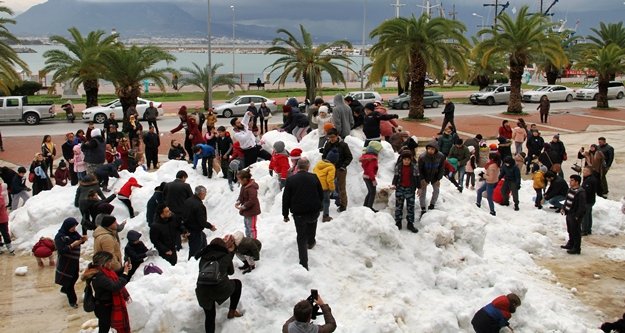 Yücel çocuklar için Toroslardan İskele'ye kar getirdi
