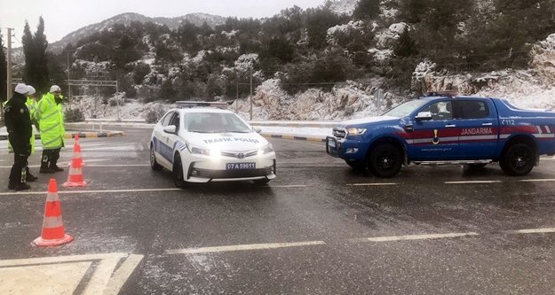 Yola çıkacaklar dikkat! O yol kar nedeniyle kapandı