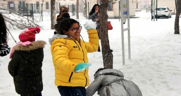 Alanyalı öğrencilerin Kayseri’de kar heyecanı