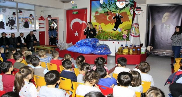 Atık pilleri minik eller topladı