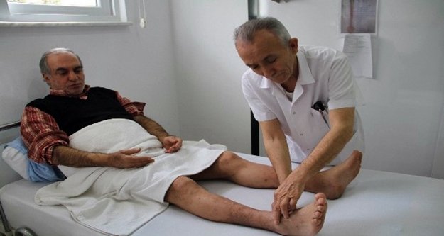 Ayağı kesilme noktasına gelen egzema hastası çareyi Alanya’da buldu