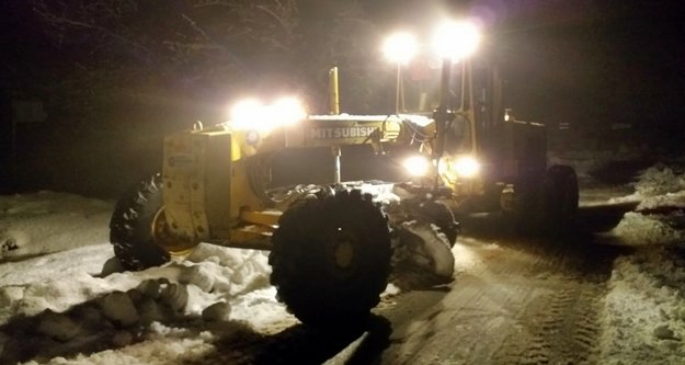 Büyükşehir ekiplerinin karla mücadelesi devam ediyor!