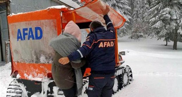 Dağda mahsur kalan üniversiteliler kurtarıldı!
