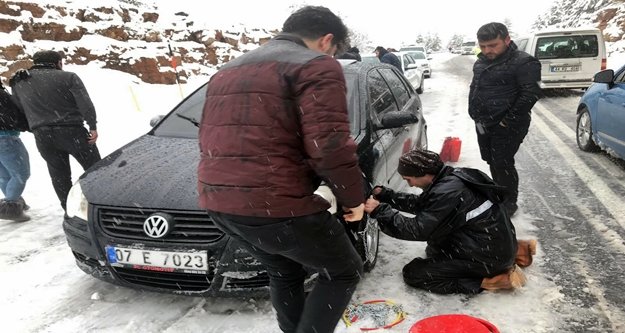 Dikkat: Karın kapattığı o yol trafiğe açıldı!